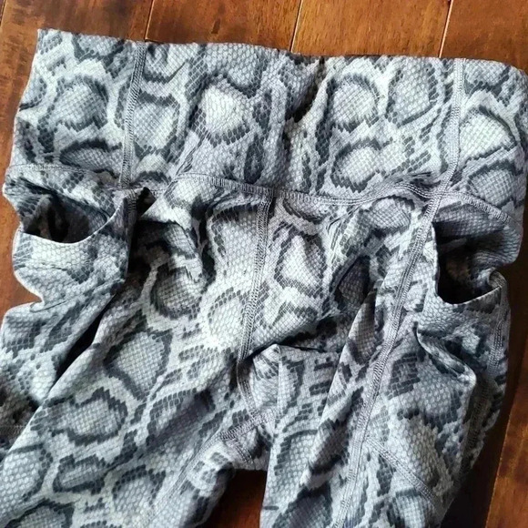 AVIA reptile print pants Stash leggings sz Small 4-6 gray black - Picture 6 of 9